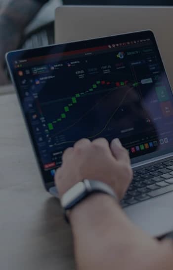 Man trading on his laptop